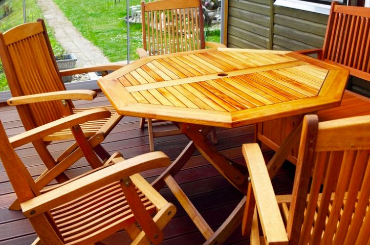 Tips Merawat dan Memilih Material Furniture Outdoor Awet dan Bebas Rayap